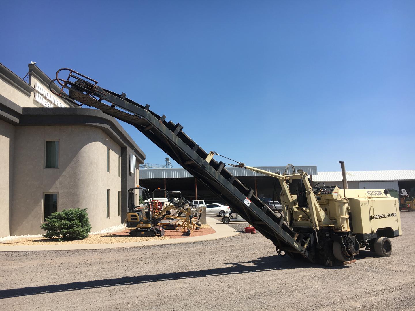 ./imagenes/INVOICE/2019/16678/RECUPERADORA DE ASFALTO INGERSOLL RAND PC1000R (3).JPG